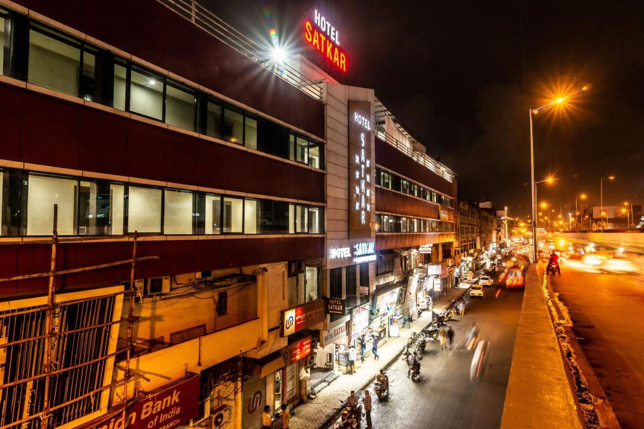 Hotel Satkar Surat Eksteriør bilde