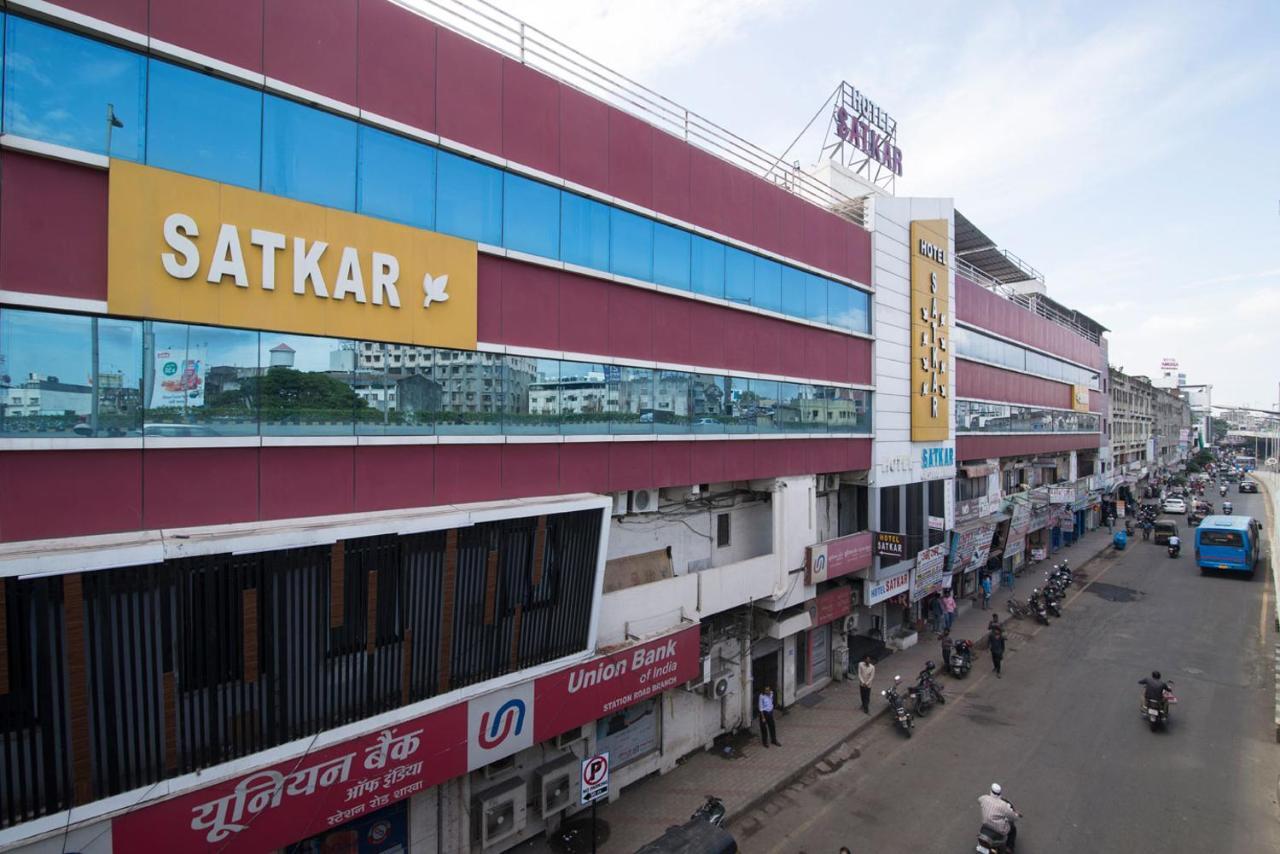 Hotel Satkar Surat Eksteriør bilde