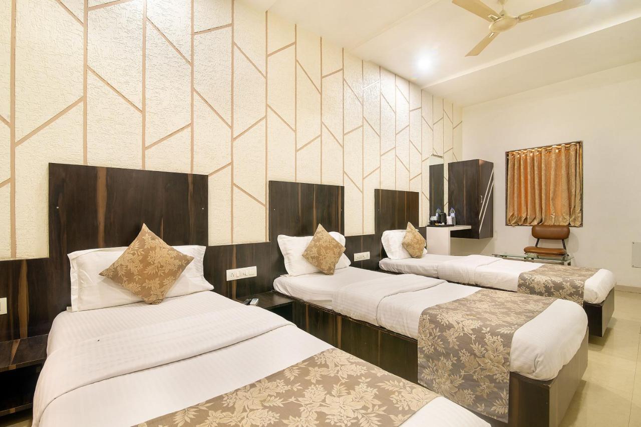 Hotel Satkar Surat Eksteriør bilde